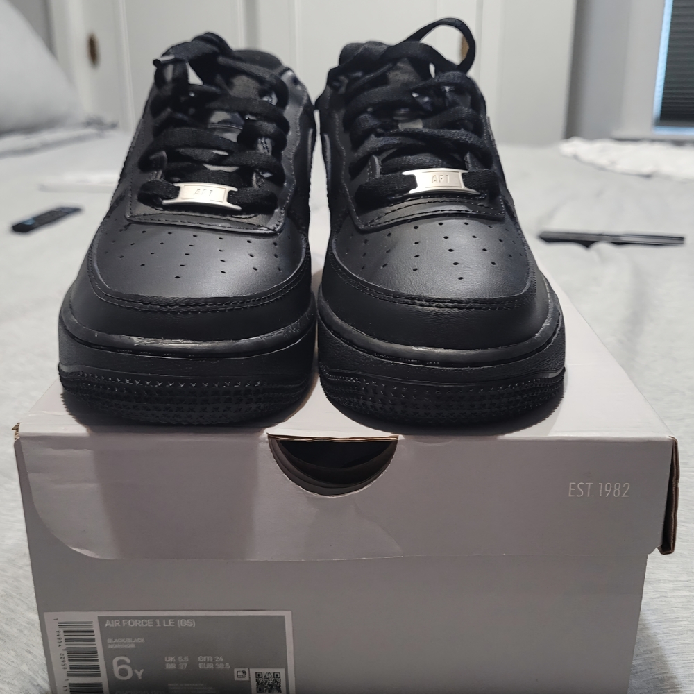 Brand New Nike Air Force 1 LE  Big Kids' Shoes 6Y Black Sneakers